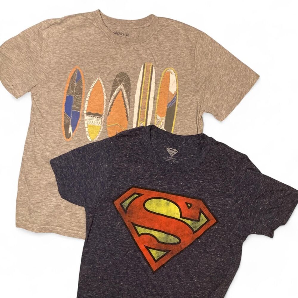 Boys Sz M (8/10) Superman and Gap Surf tee shirts